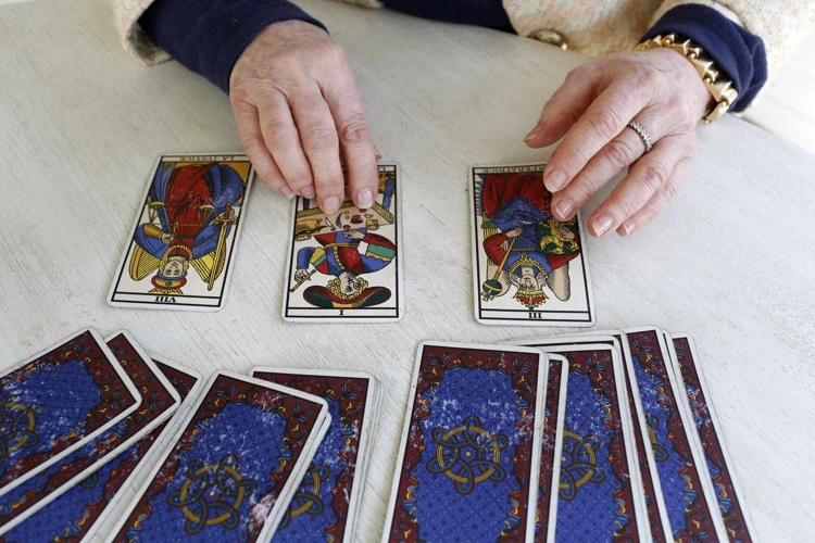 Choosing And Working With Tarot Decks